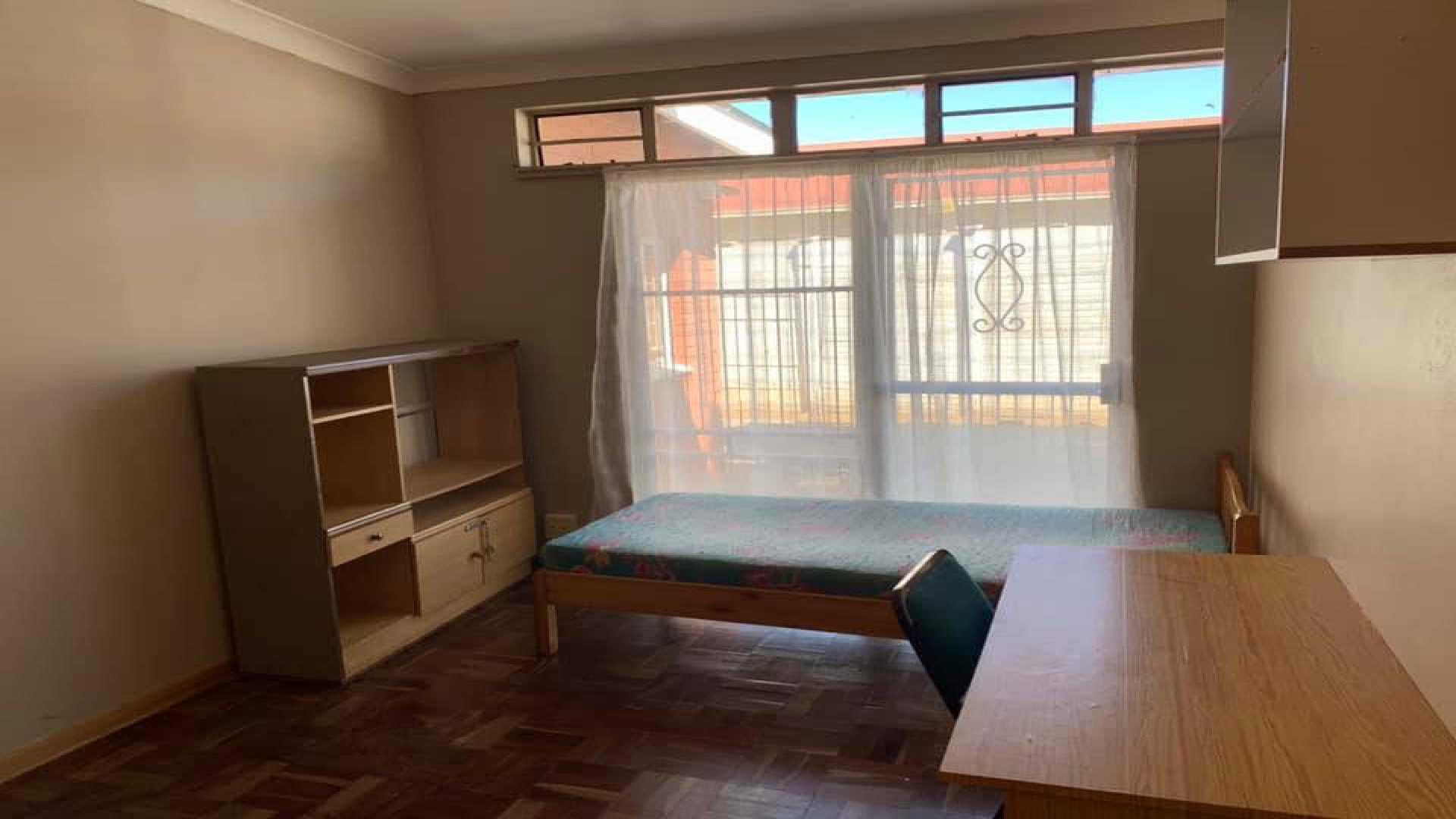 Bed Room 5+ of property in Universitas