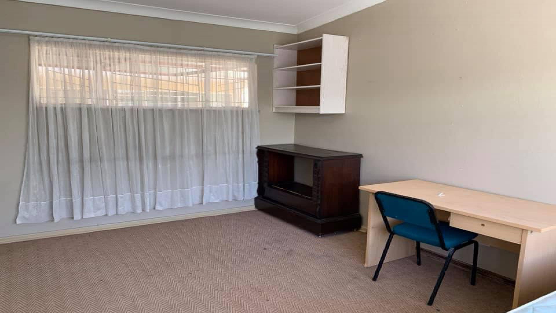Bed Room 5+ of property in Universitas