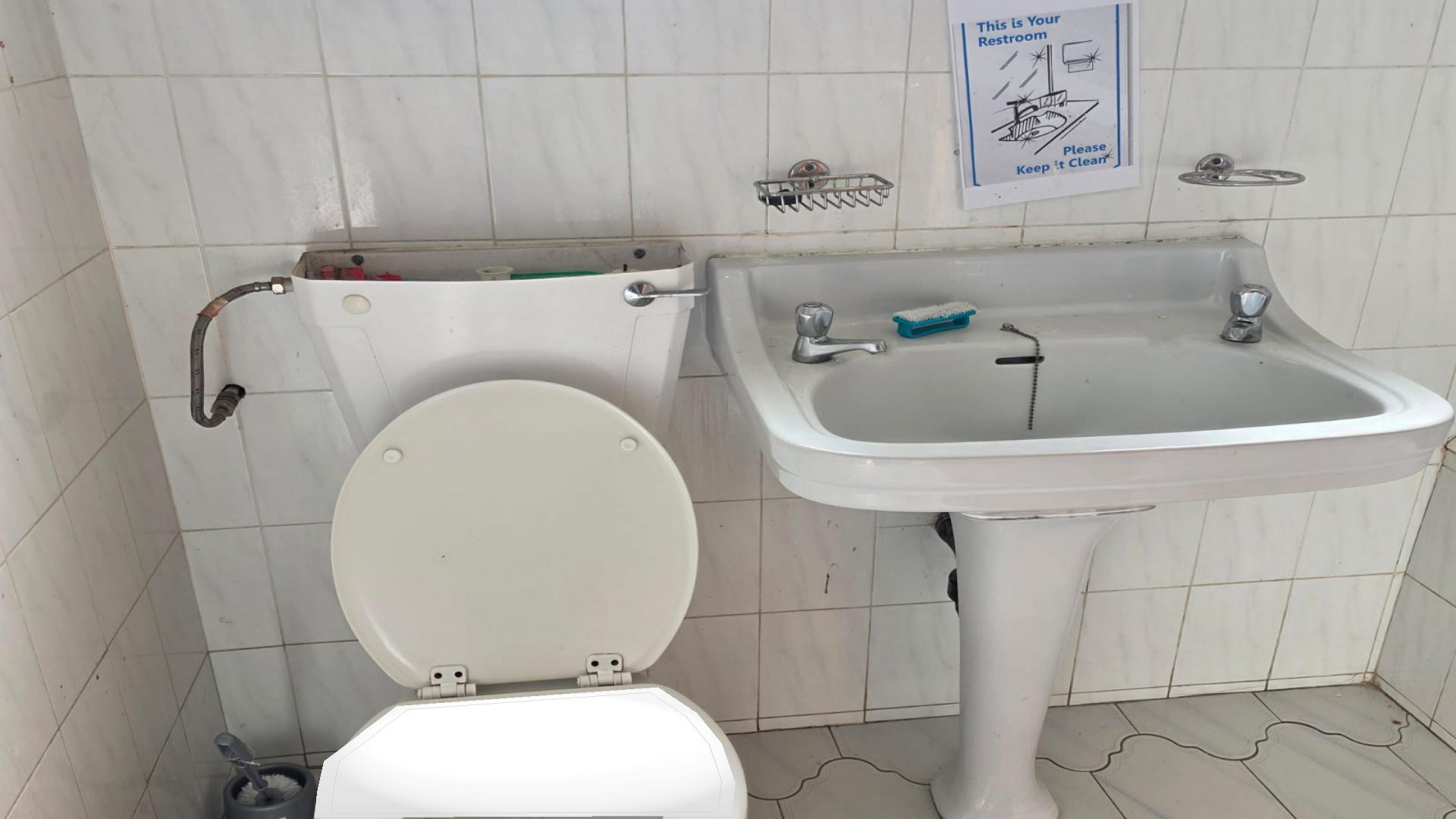 Bathroom 2 of property in Universitas