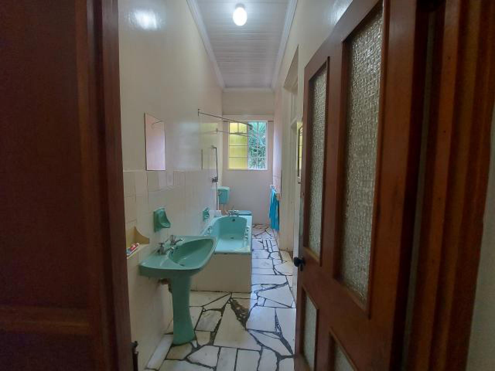 Bathroom 1 of property in Uitenhage
