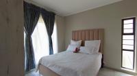 Main Bedroom - 13 square meters of property in Rooihuiskraal North