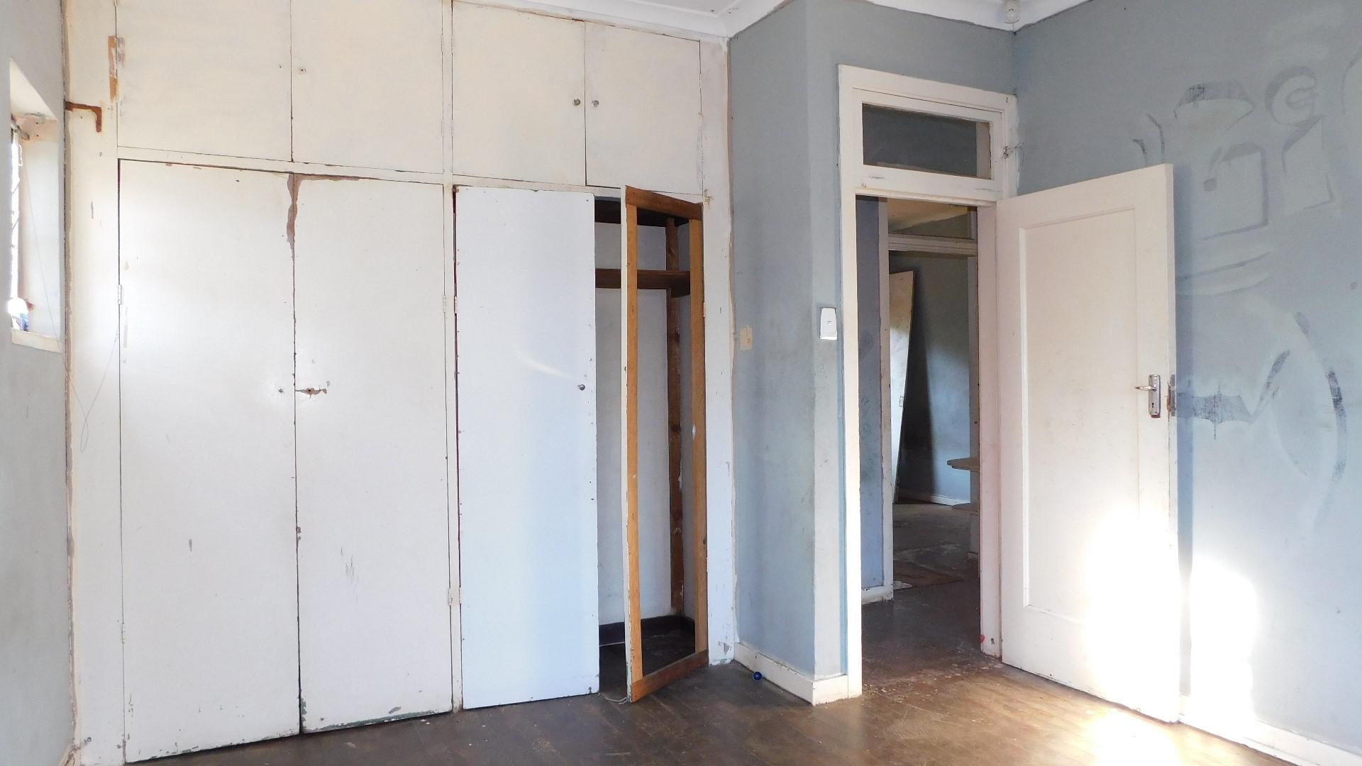 Main Bedroom - 20 square meters of property in Montclair (Dbn)