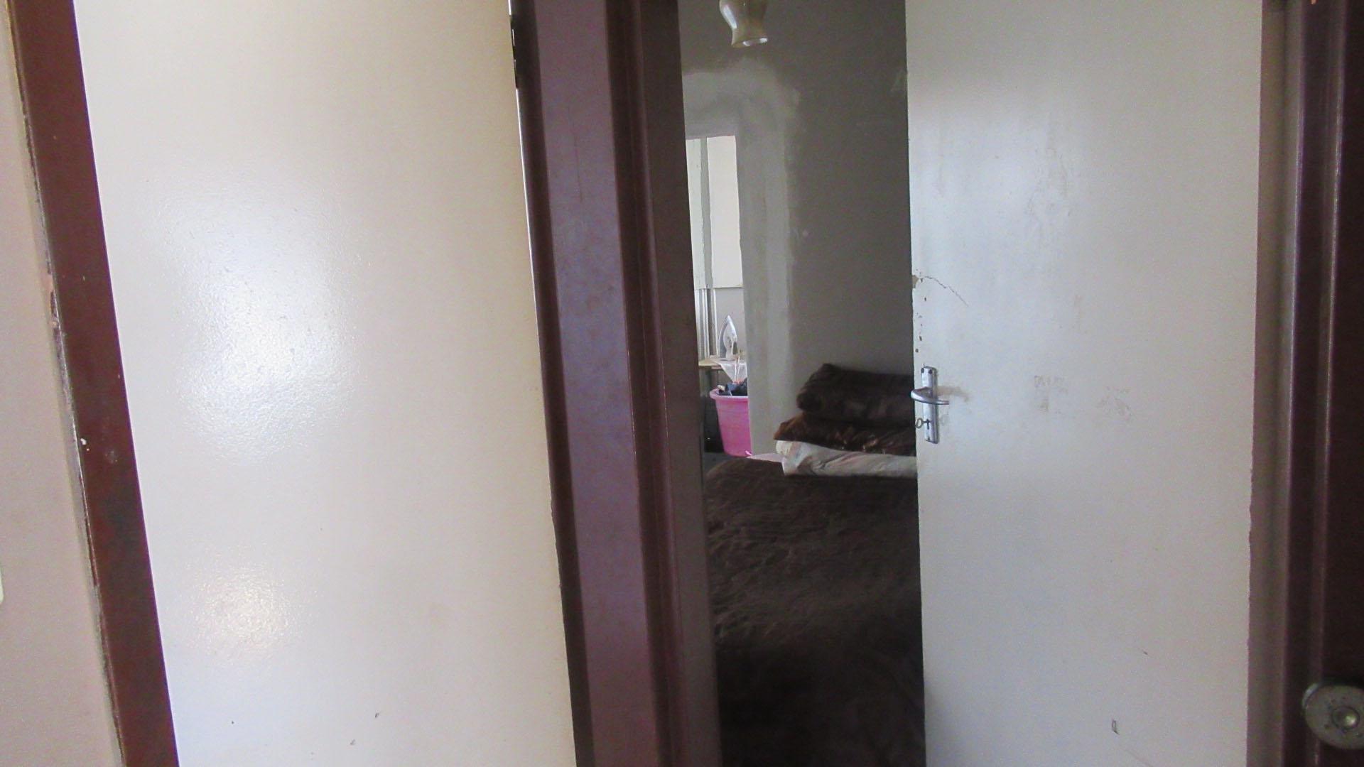 Spaces - 2 square meters of property in Leeuhof