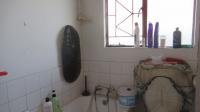 Bathroom 1 - 4 square meters of property in Leeuhof