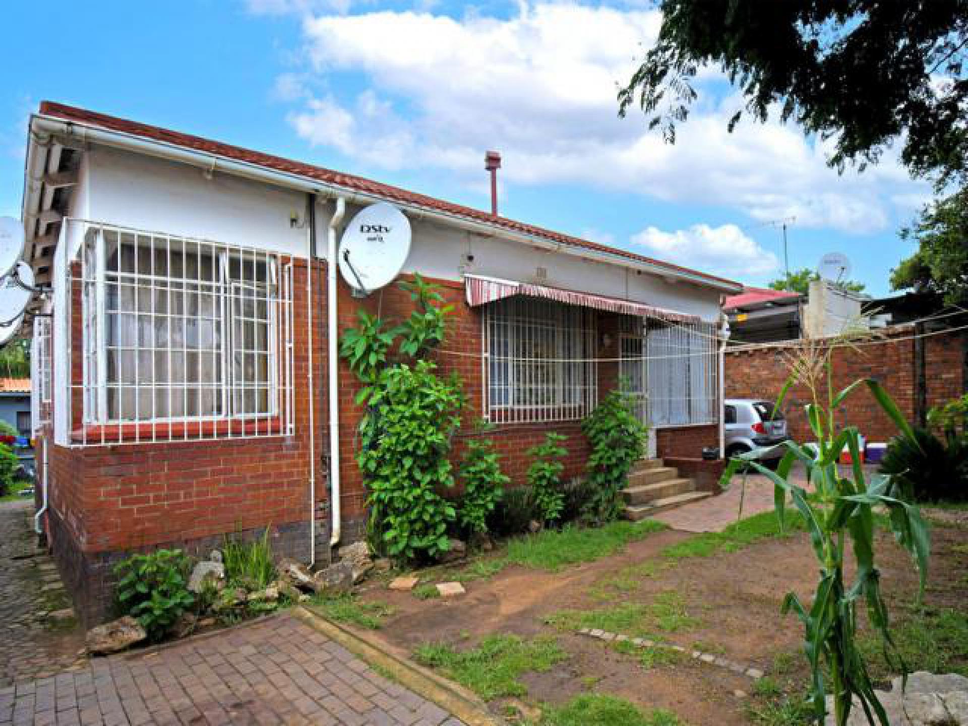Front View of property in Orange Grove