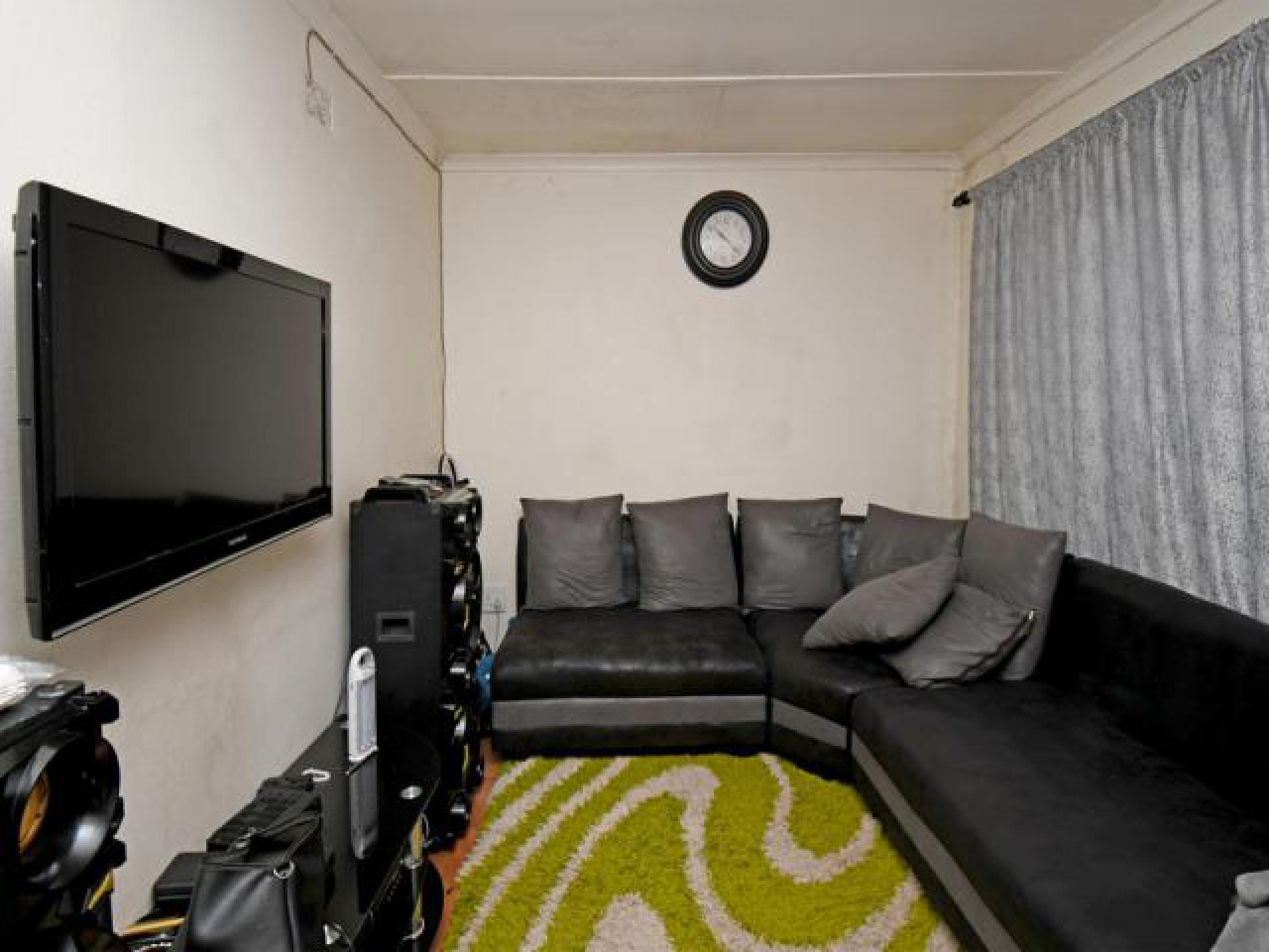 Lounges of property in Orange Grove