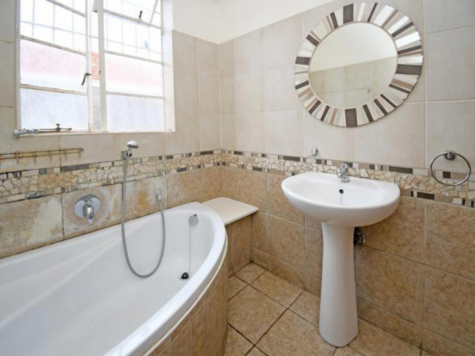Bathroom 1 of property in Orange Grove