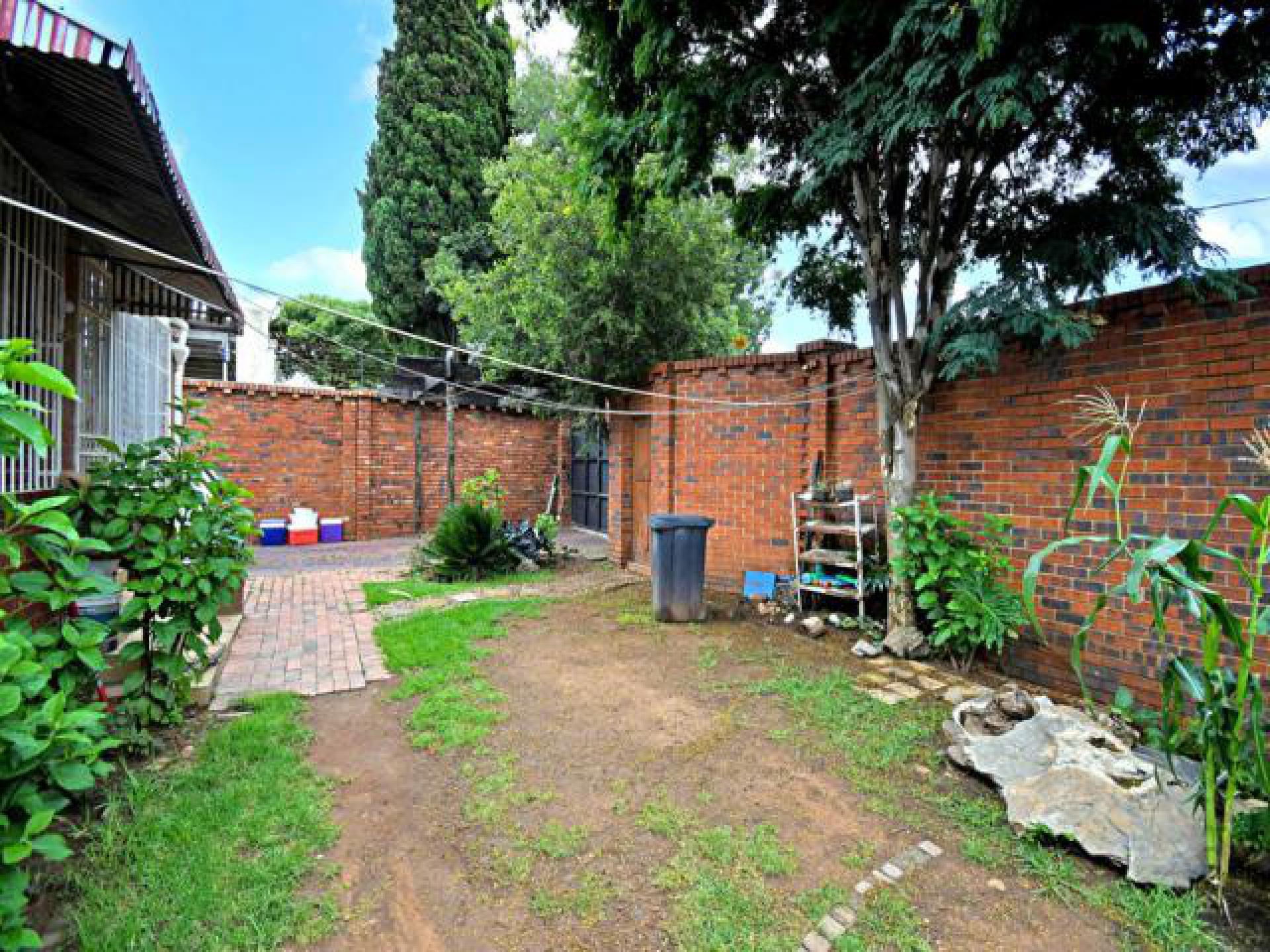 Front View of property in Orange Grove
