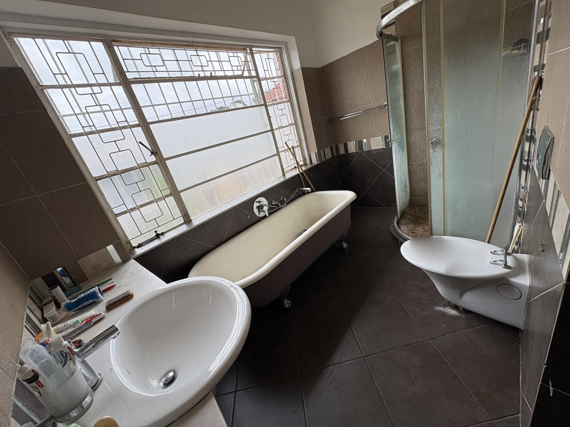 Bathroom 2 of property in Orange Grove