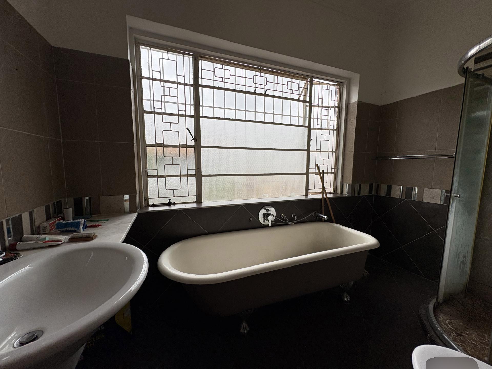 Bathroom 2 of property in Orange Grove