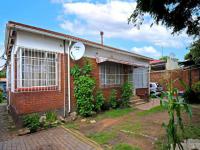 Front View of property in Orange Grove