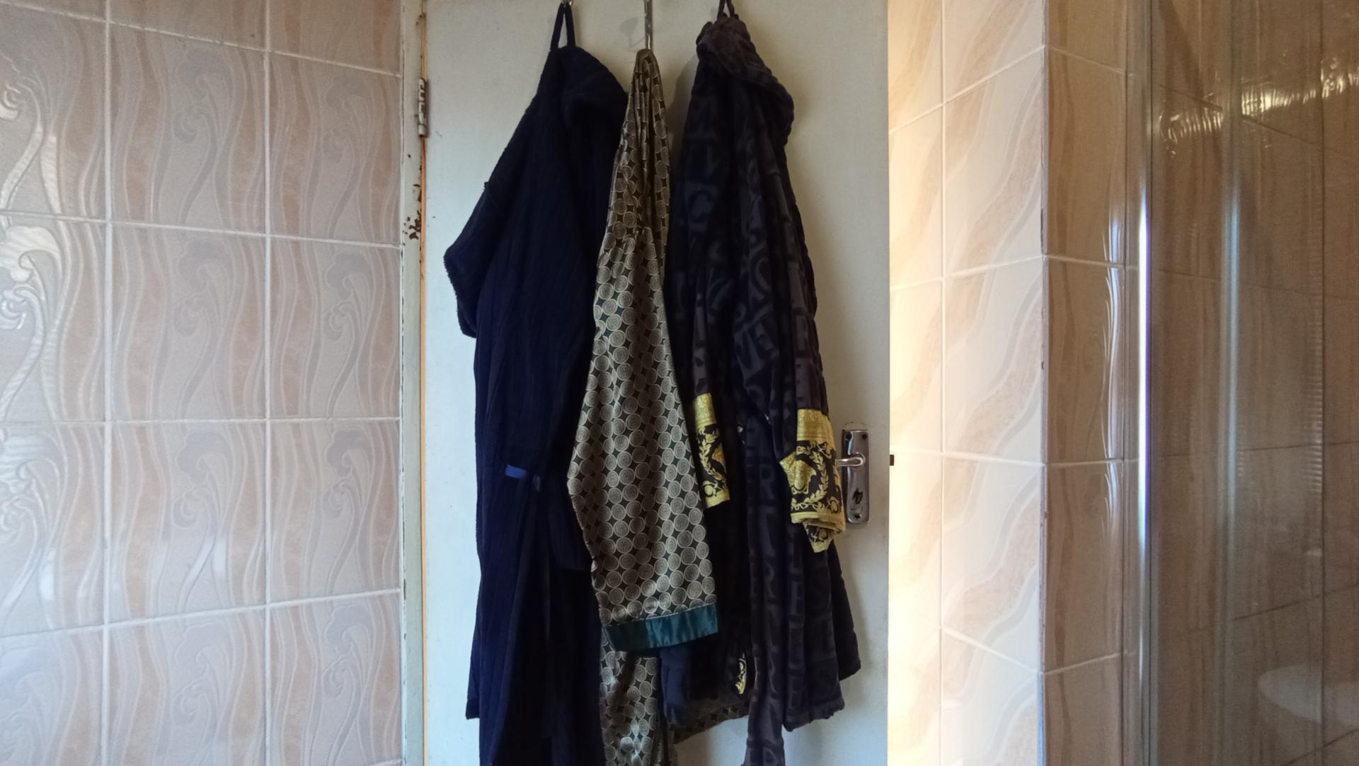 Main Bathroom - 7 square meters of property in Oriel