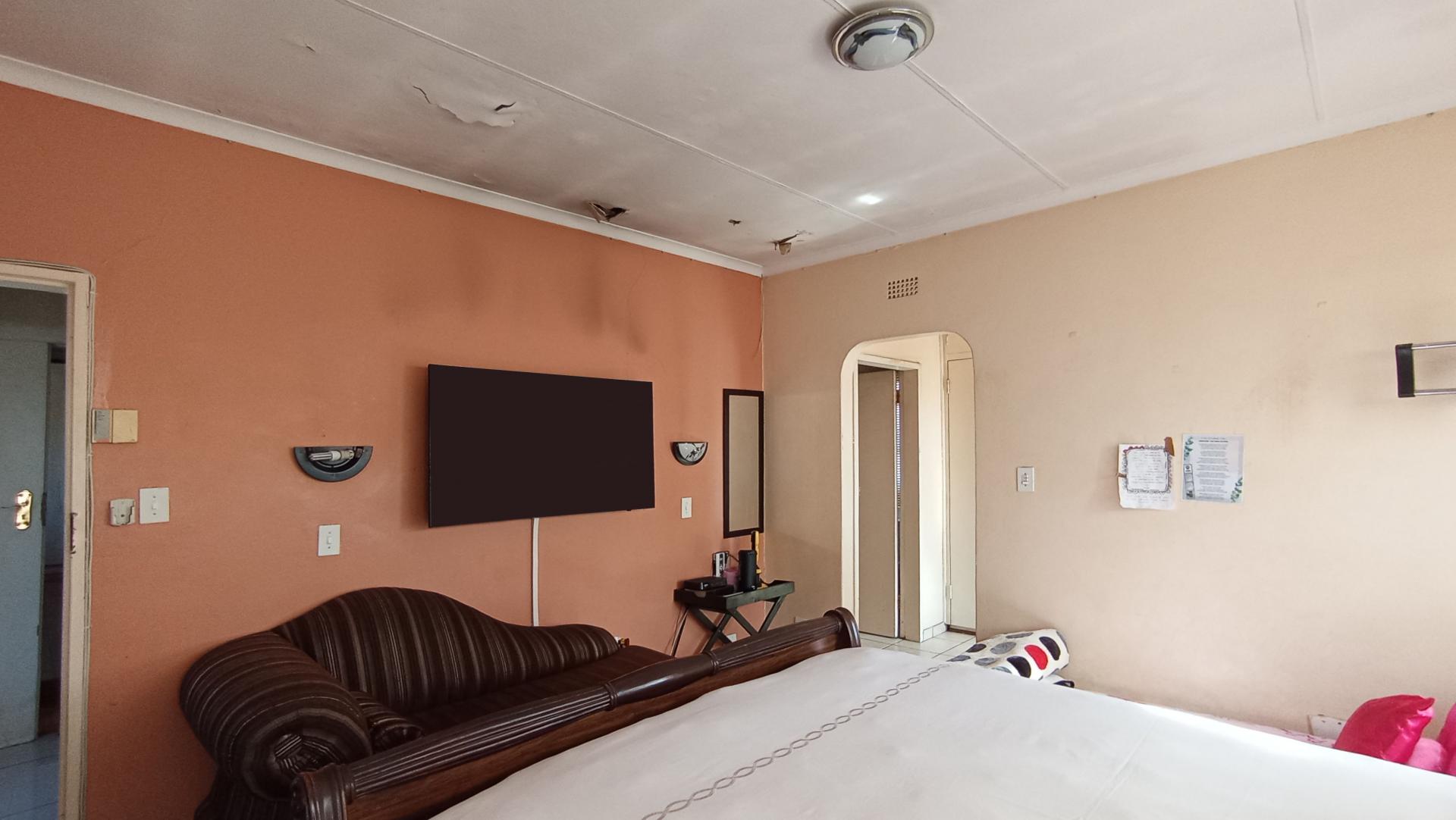 Main Bedroom - 26 square meters of property in Oriel