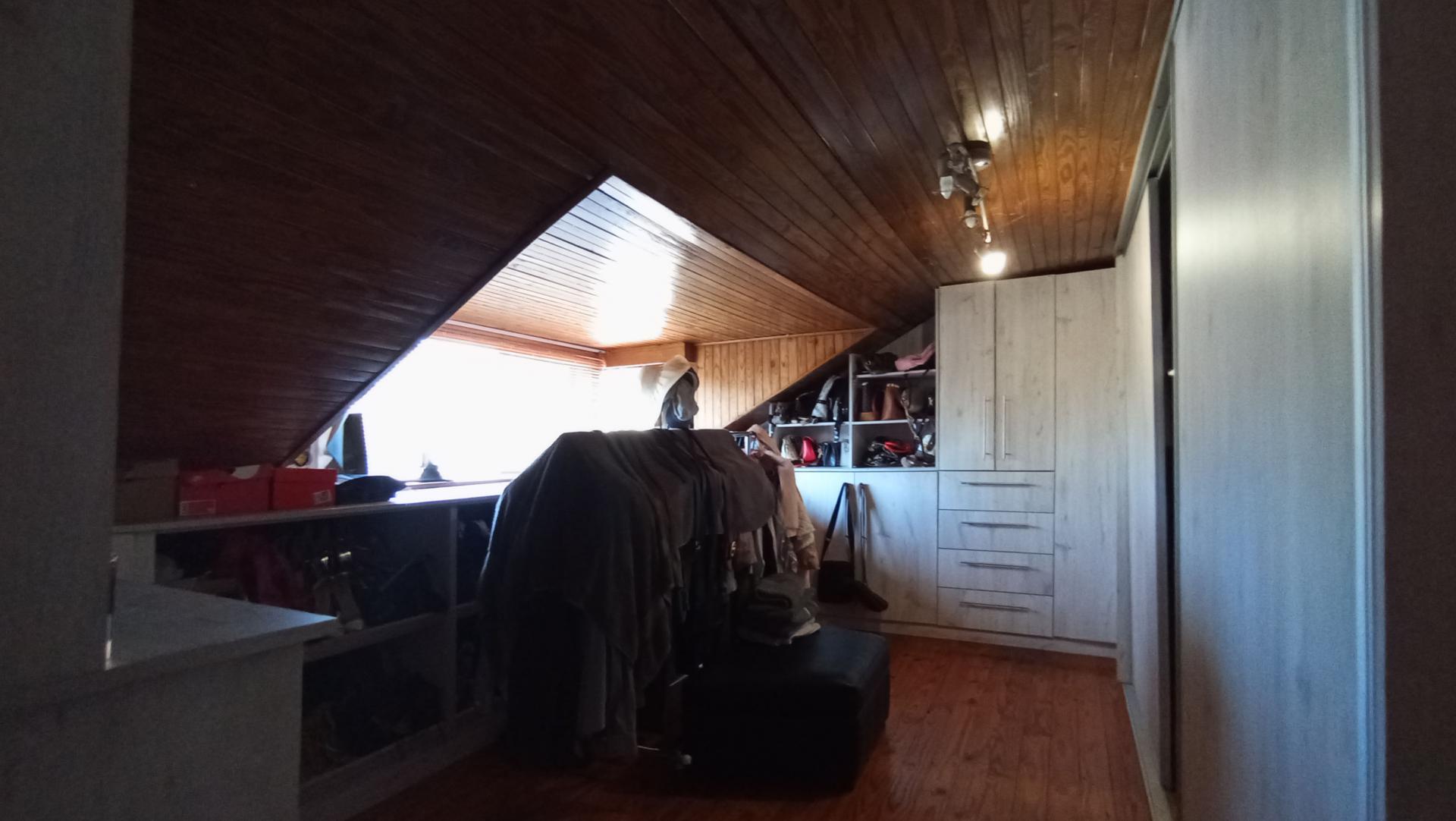 Spaces - 108 square meters of property in Oriel