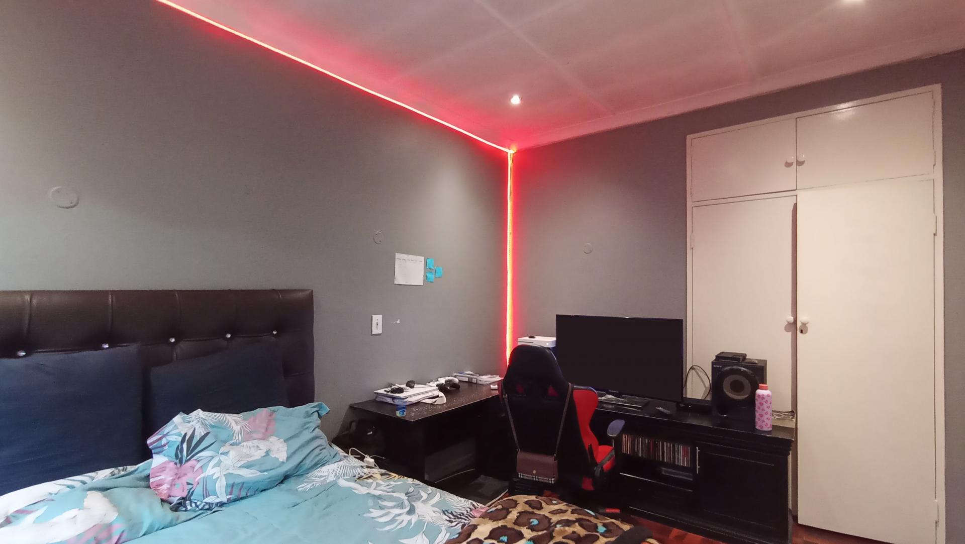 Bed Room 2 - 17 square meters of property in Oriel