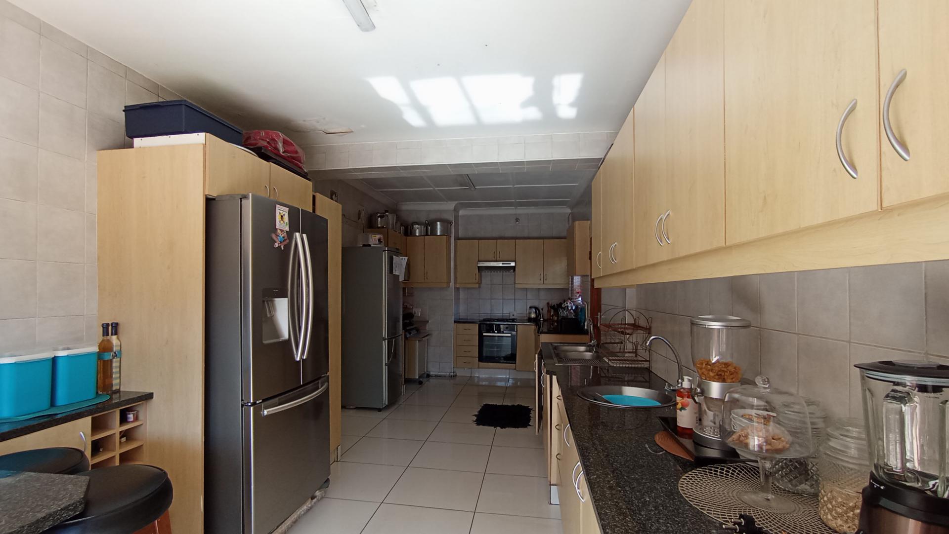 Kitchen - 25 square meters of property in Oriel