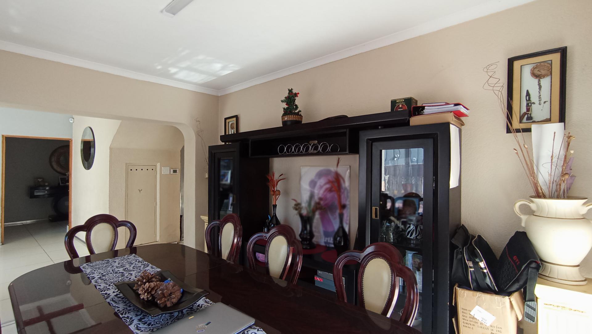 Dining Room - 14 square meters of property in Oriel