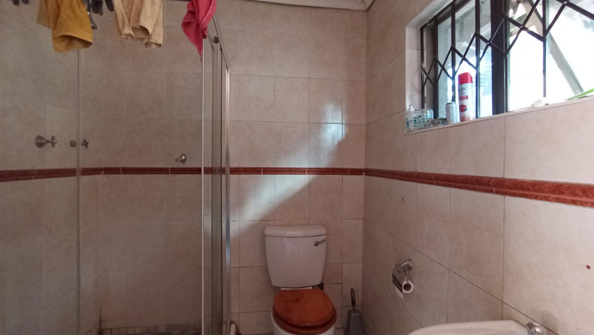 Bathroom 1 - 8 square meters of property in Oriel