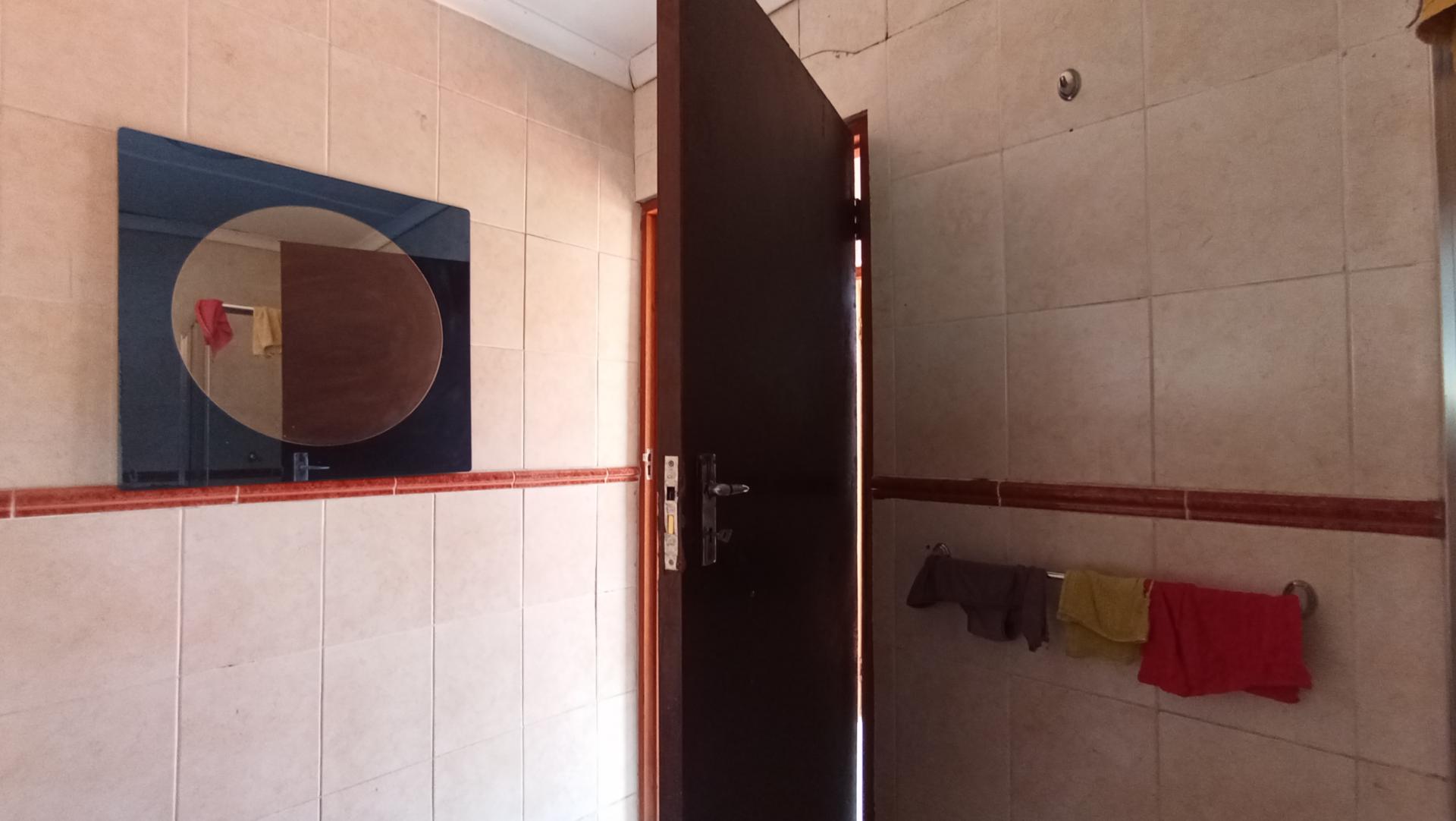 Bathroom 1 - 8 square meters of property in Oriel