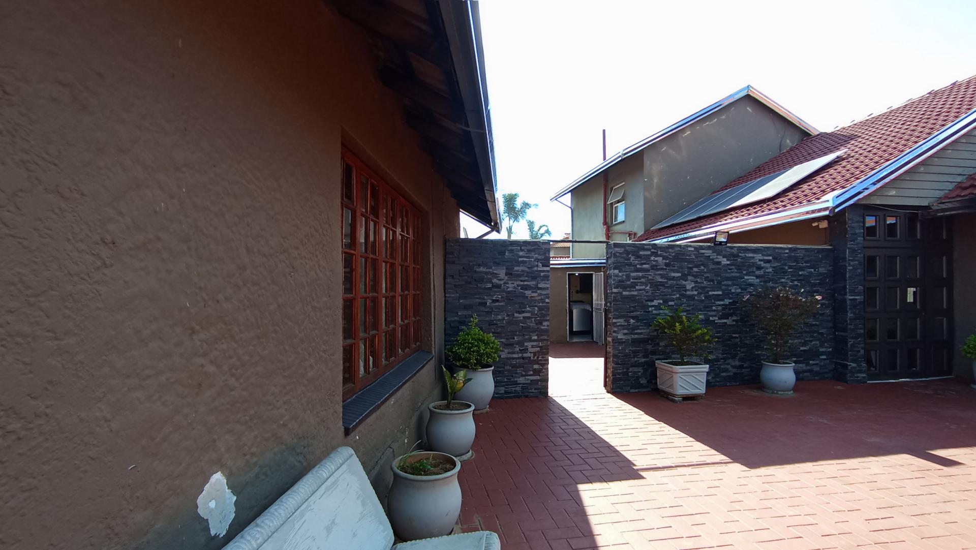 Front View of property in Oriel