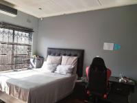 Bed Room 1 of property in Oriel