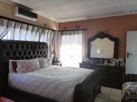 Main Bedroom of property in Oriel