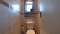 Bathroom 1 - 8 square meters of property in Oriel
