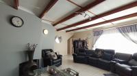 Lounges - 31 square meters of property in Oriel
