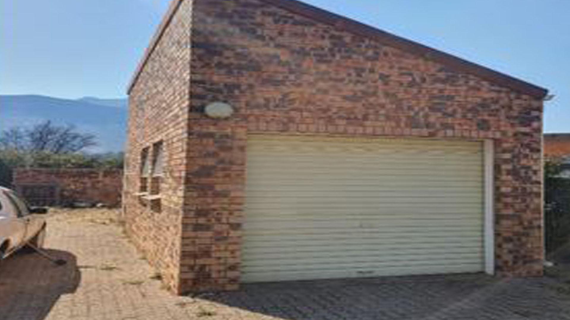 Front View of property in Clarens