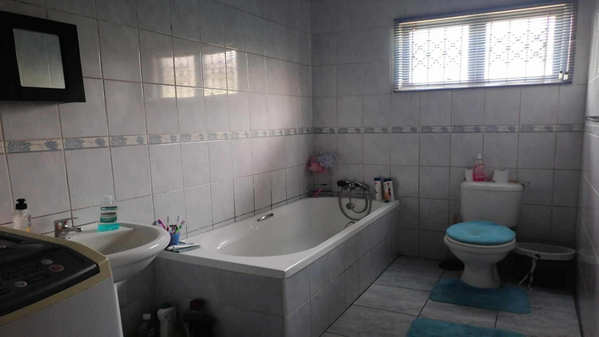Bathroom 1 of property in Chatsworth - KZN