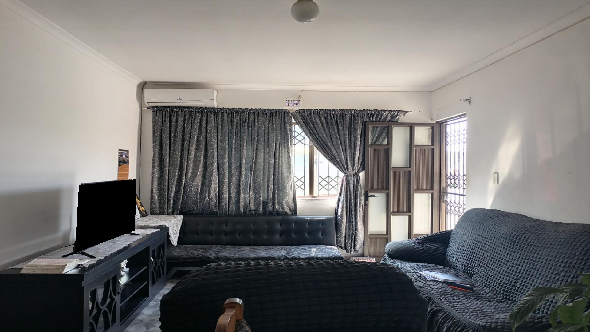 Lounges of property in Chatsworth - KZN