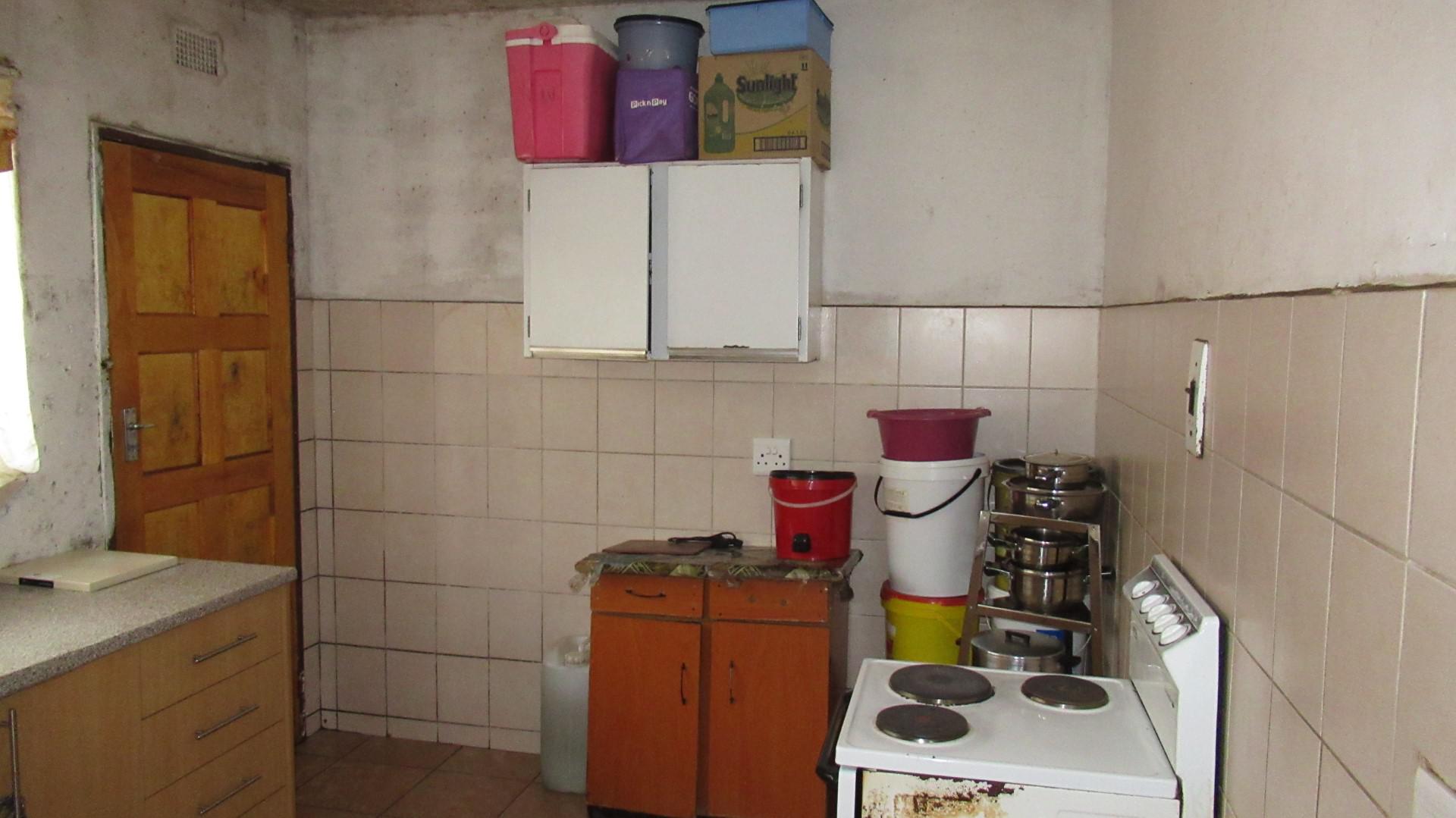 Kitchen - 11 square meters of property in Forest Hill - JHB