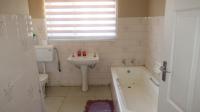 Bathroom 1 - 9 square meters of property in Balfour