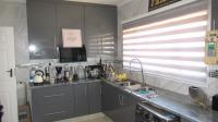 Kitchen - 17 square meters of property in Balfour
