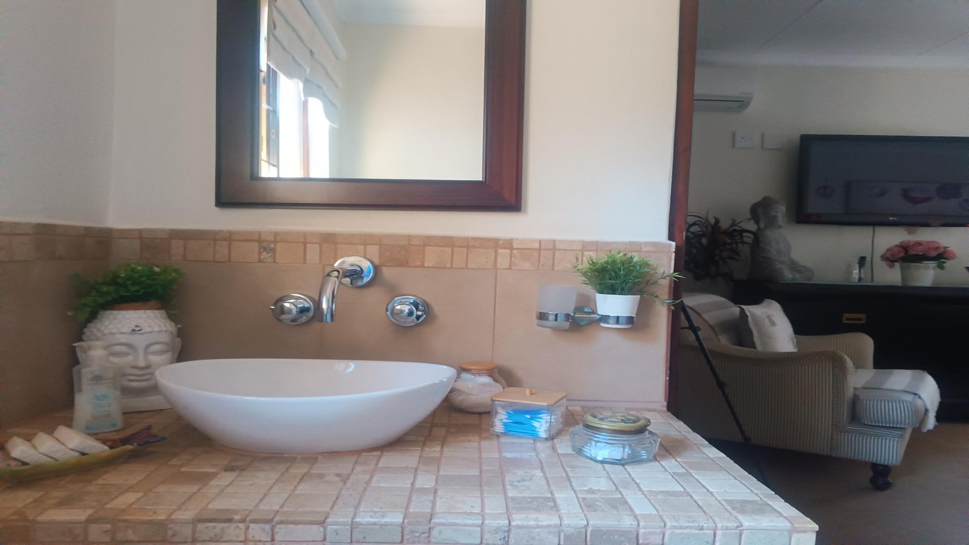 Bathroom 1 - 4 square meters of property in Bronberrik