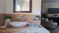 Bathroom 1 - 4 square meters of property in Bronberrik