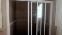 Main Bathroom - 10 square meters of property in Bronberrik