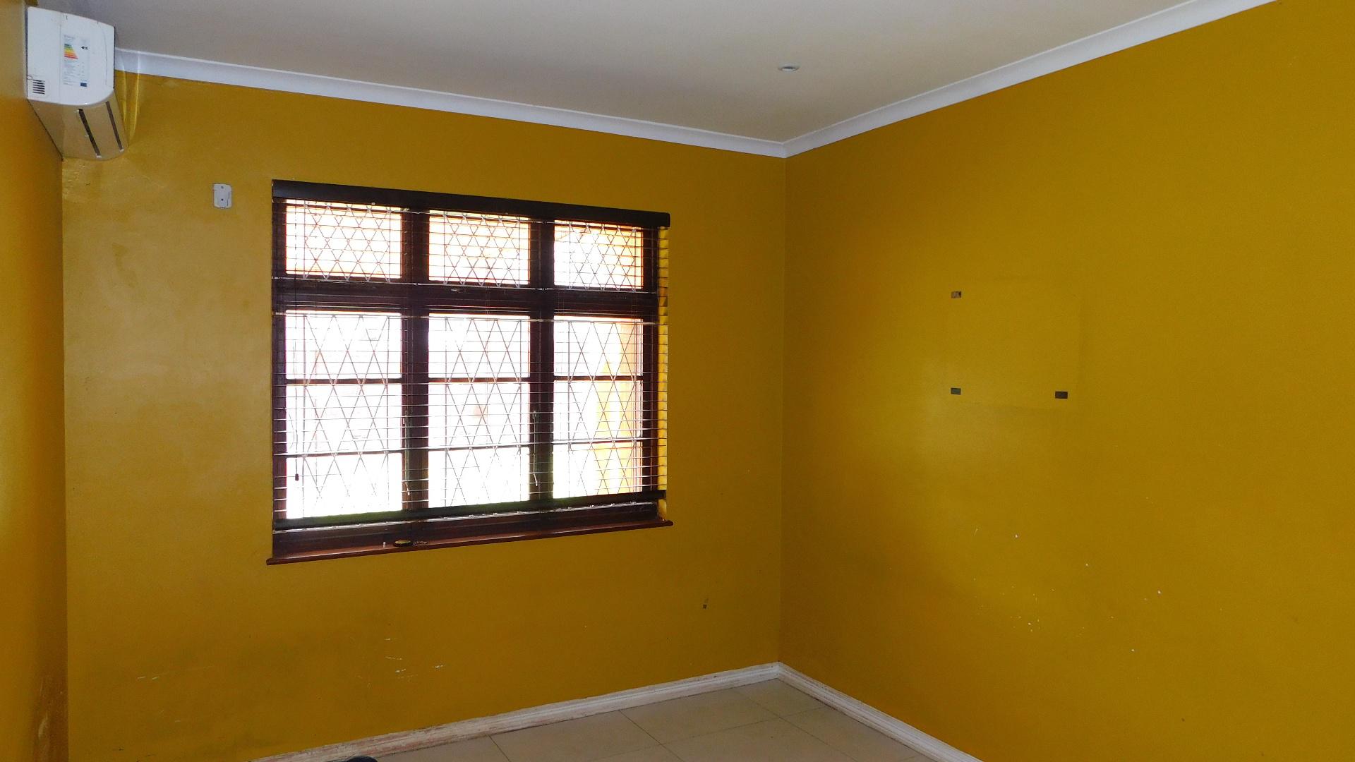 Bed Room 2 - 15 square meters of property in Umbilo 