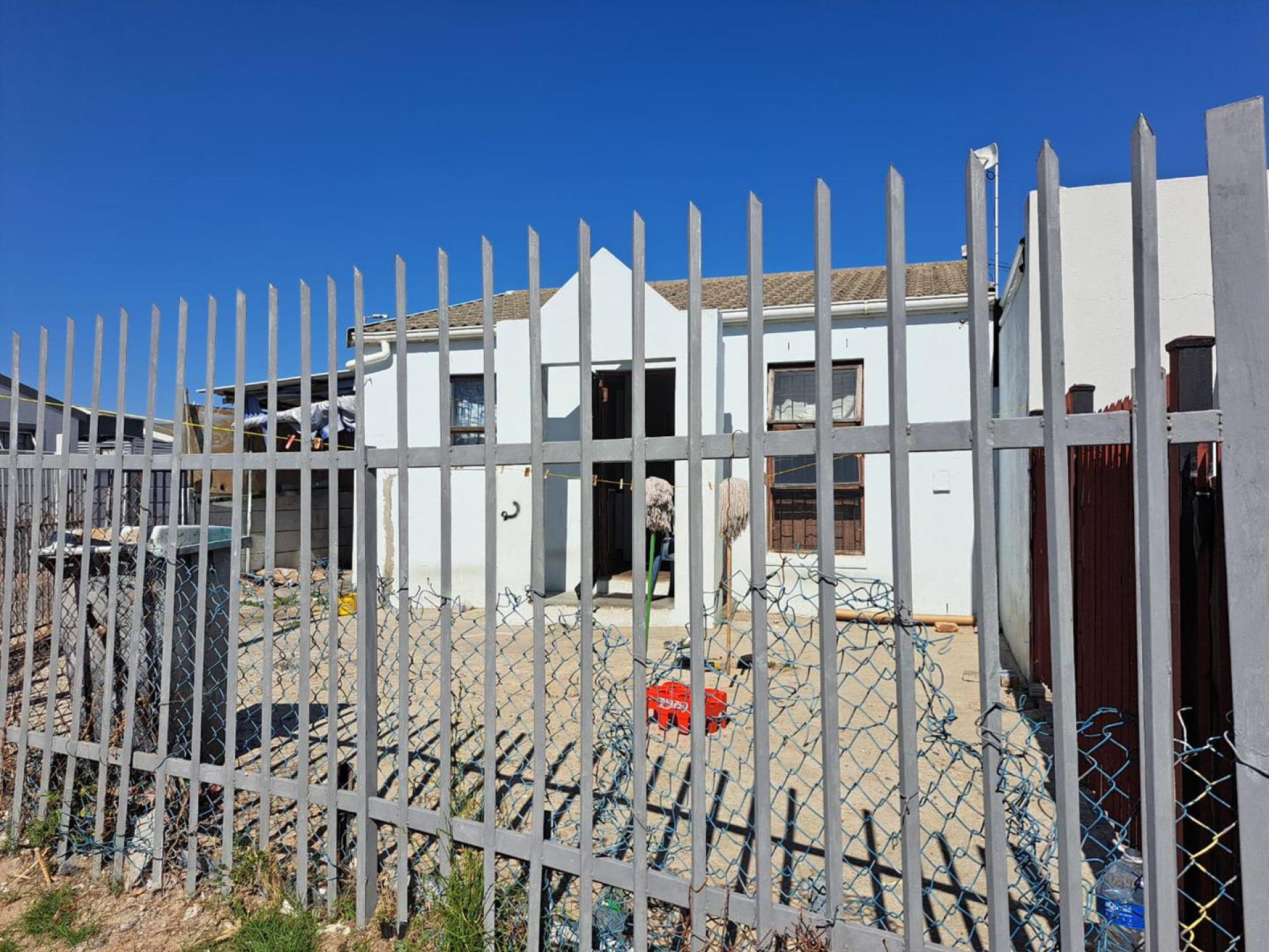 Front View of property in Phoenix (Milnerton)