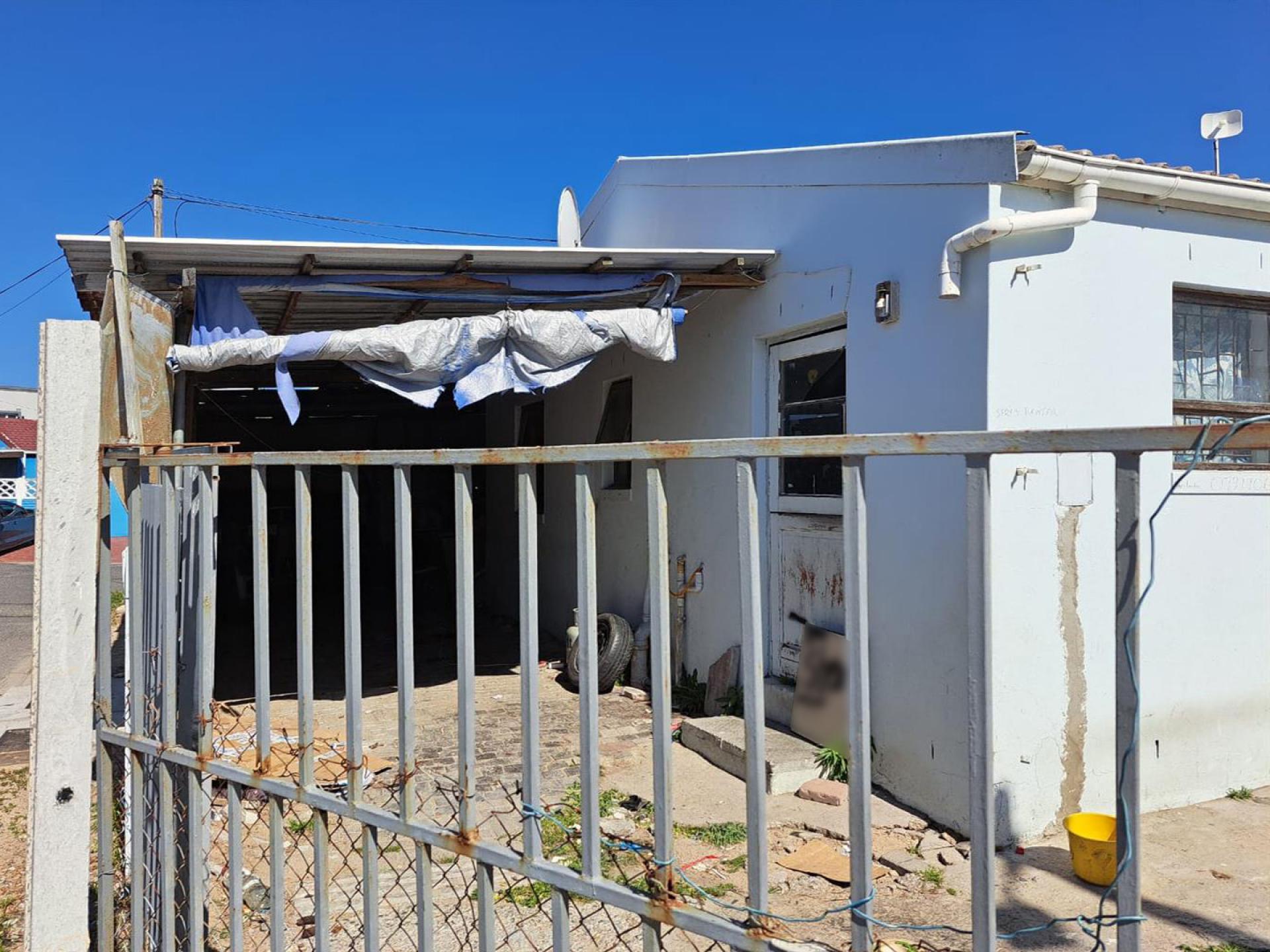 Front View of property in Phoenix (Milnerton)