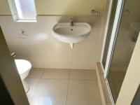 Bathroom 1 of property in Grahamstown