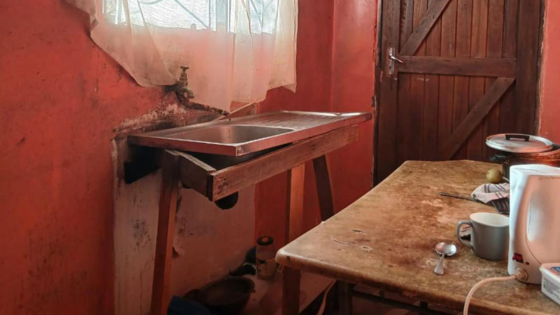 Kitchen of property in Ibhayi (Zwide)