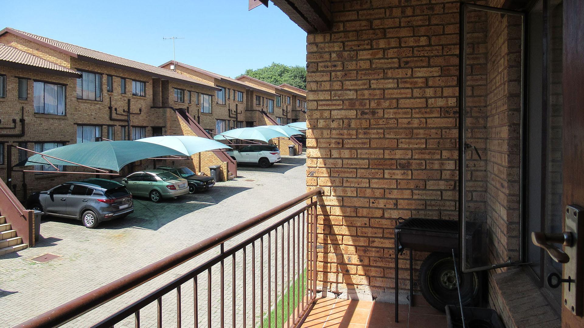 Balcony - 5 square meters of property in Meredale