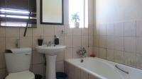 Bathroom 1 - 4 square meters of property in Meredale