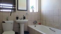 Bathroom 1 - 4 square meters of property in Meredale