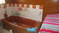 Bathroom 1 - 8 square meters of property in Daggafontein