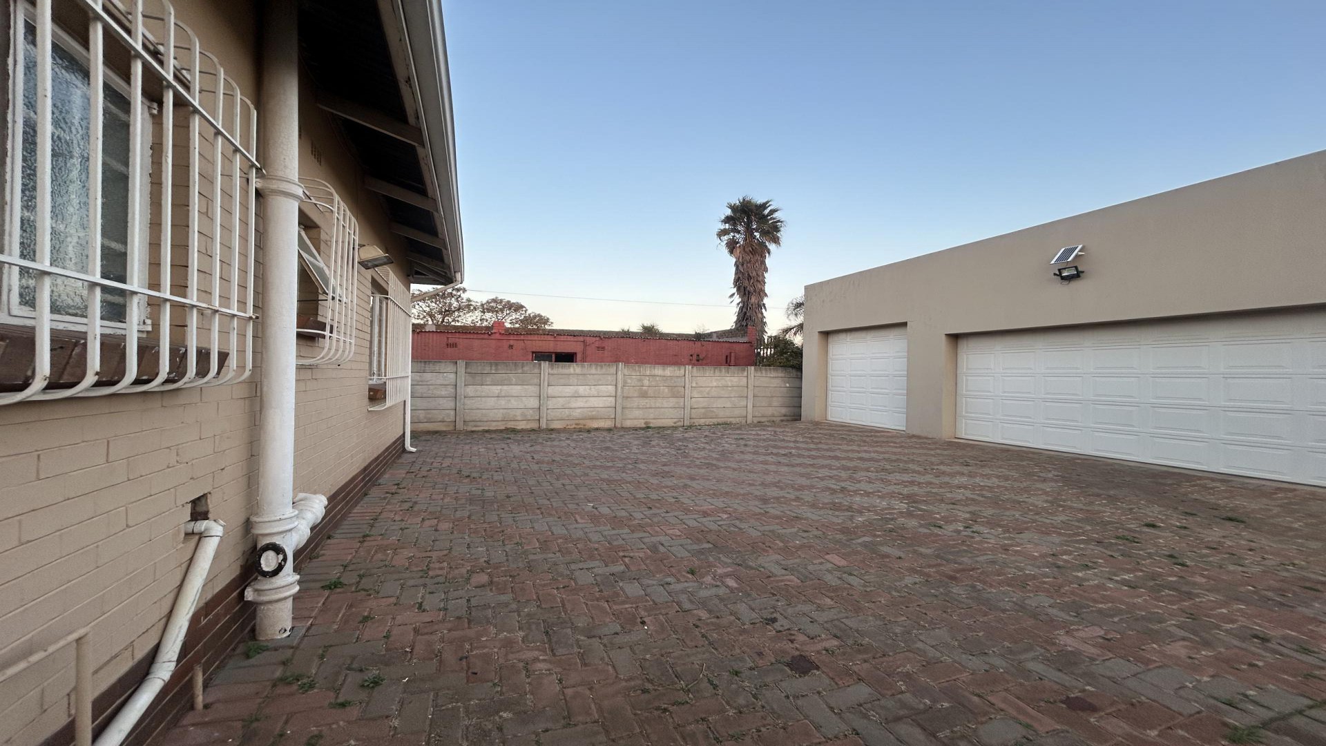 Garage of property in Discovery