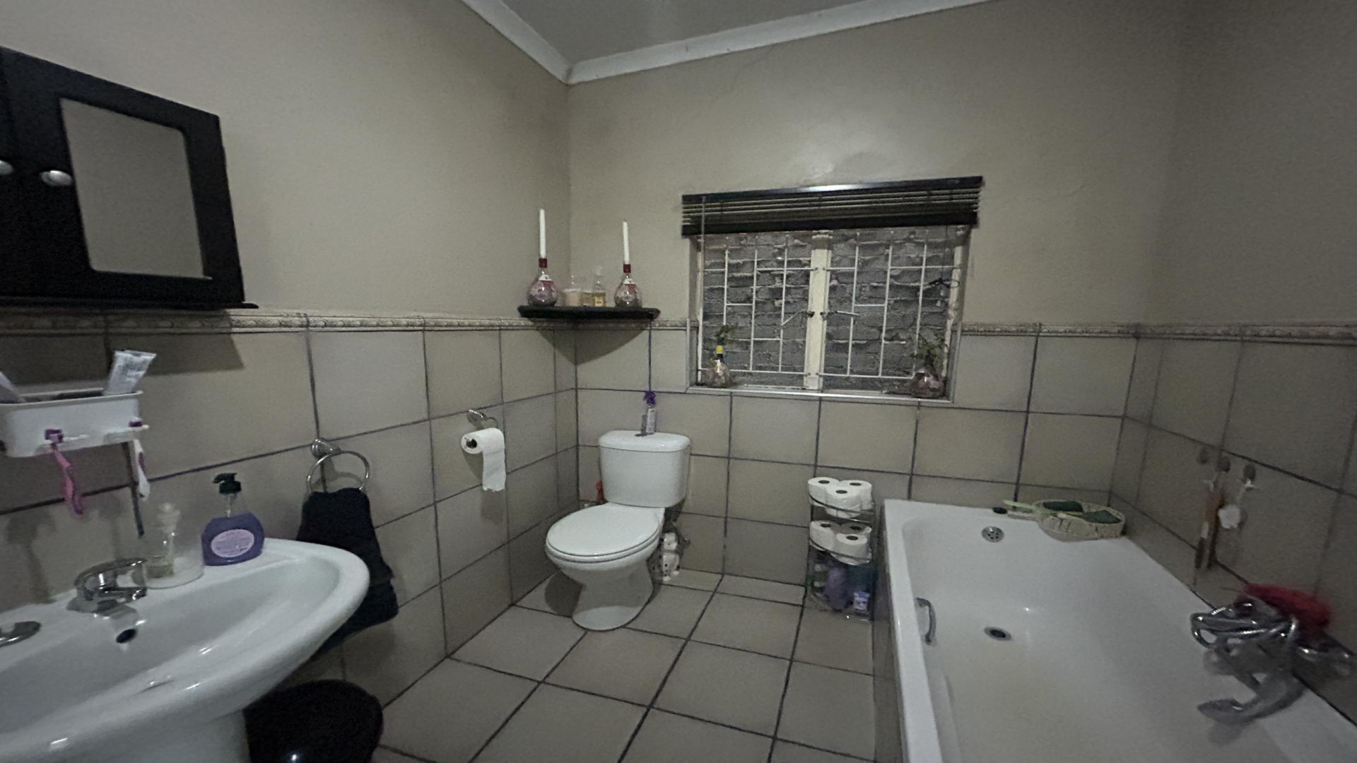 Bathroom 2 of property in Discovery