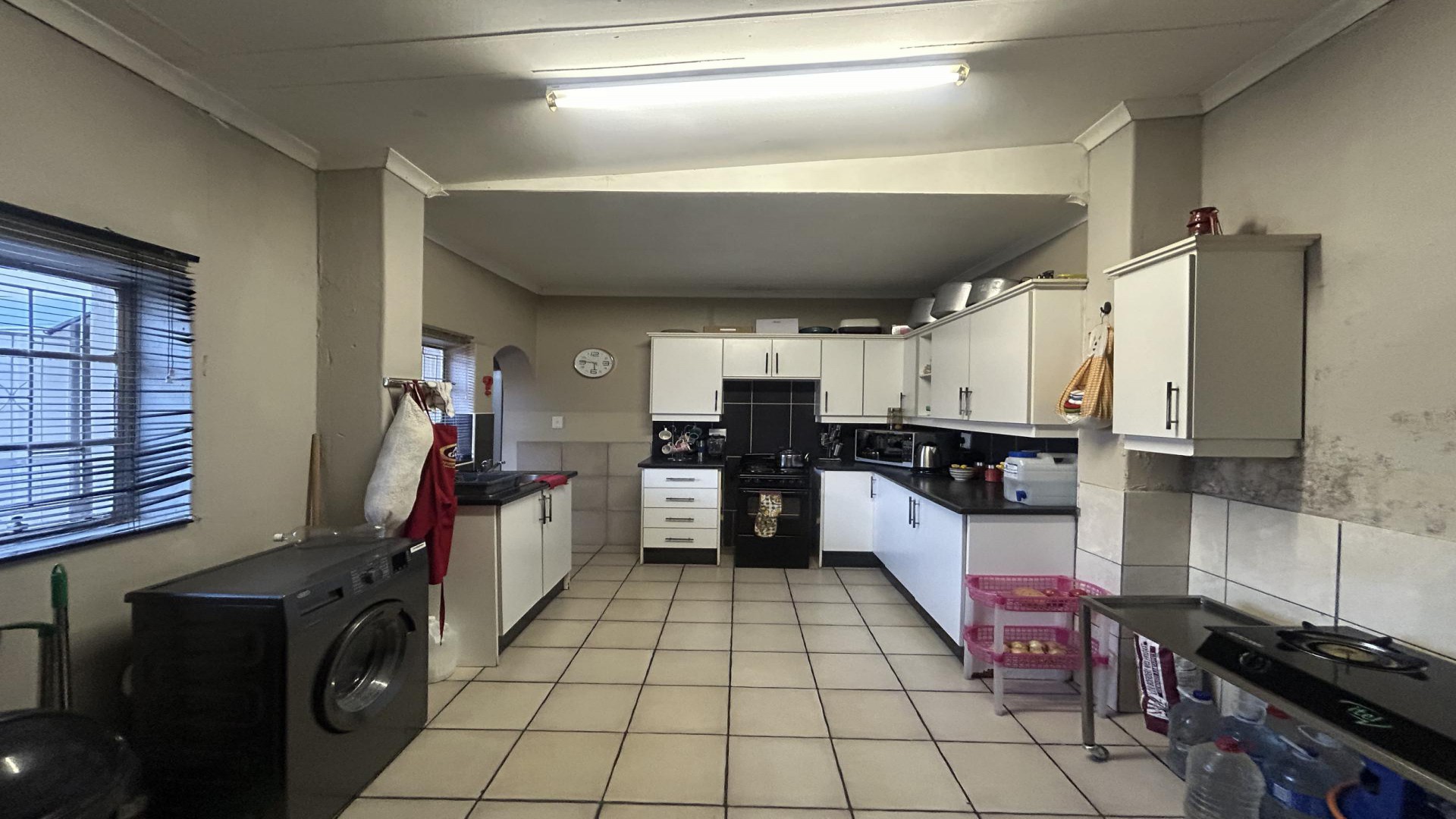 Kitchen of property in Discovery