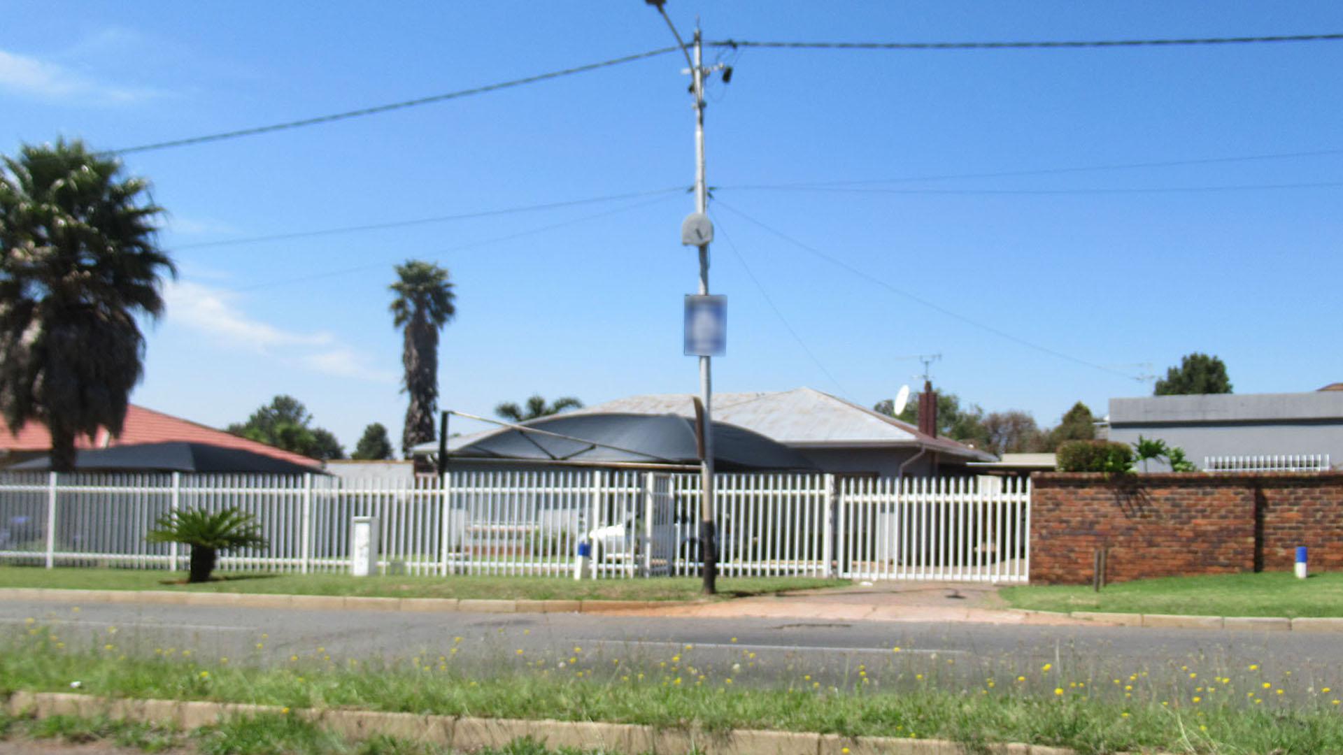 Front View of property in Discovery